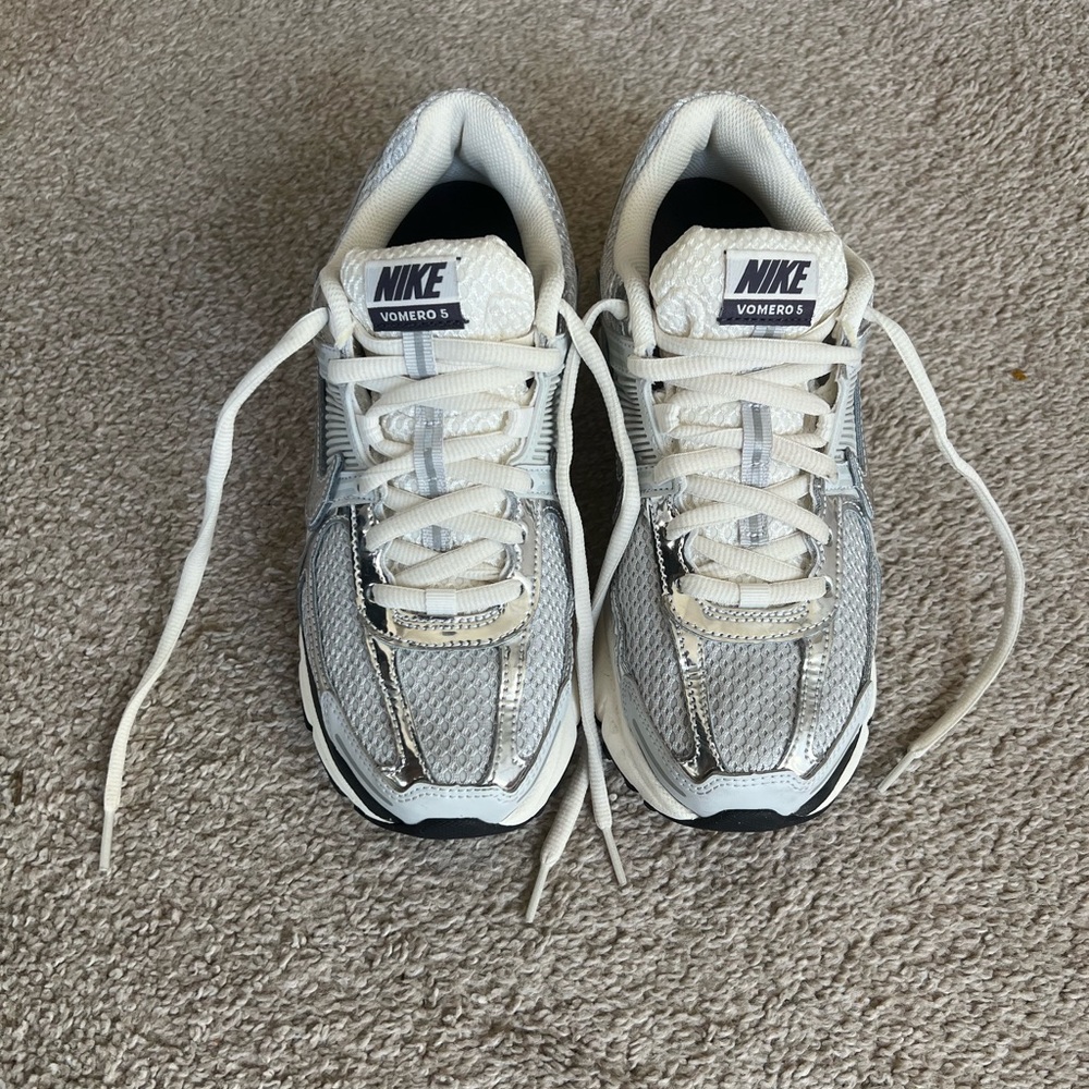 Nike Vomero 5